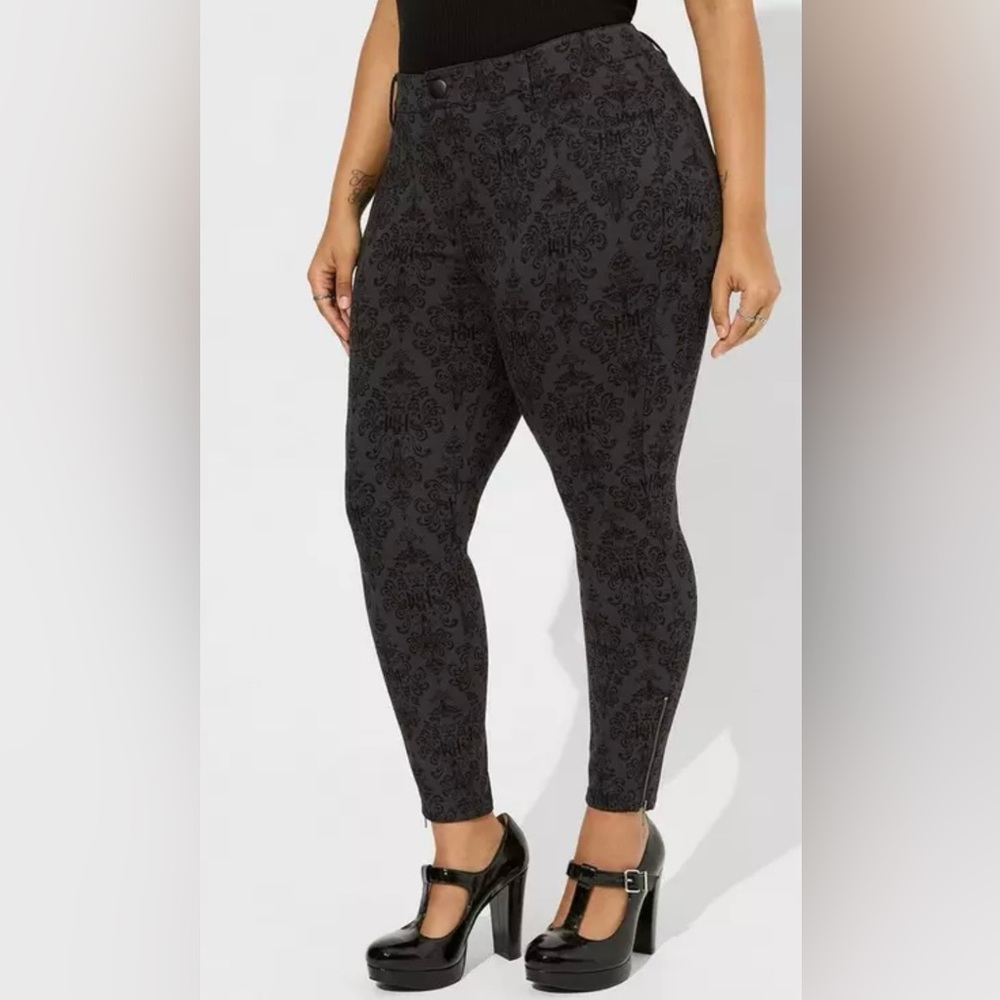 NWOT Torrid Haunted Mansion Pants Sz 1